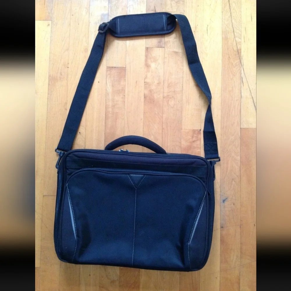 TARGUS Black Canvas Laptop Case Zippered Briefcase Messenger Bag 17 X 12